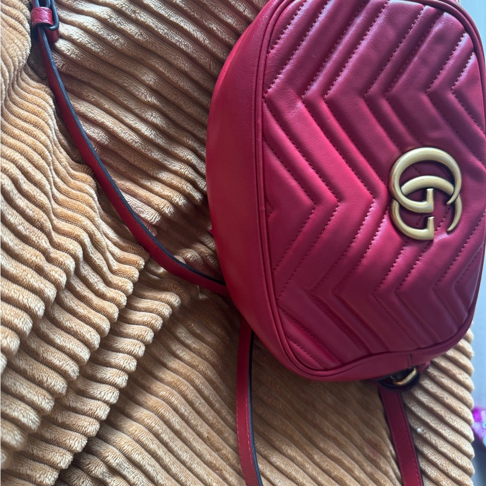 Authentic red Gucci Purse - Picture 5 of 10